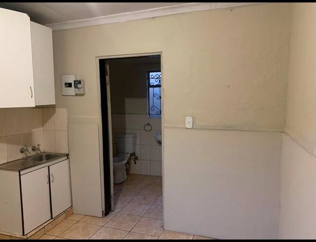 6 BEDROOM HOUSE FOR SALE IN ENTSHONALANGA